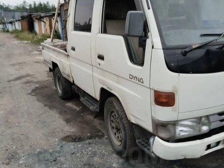 1995 Toyota Dyna, белый, 1000000 рублей, вид 1