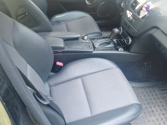 2011 Mercedes-Benz C-Класс 180 BlueEFFICIENCY III (W204), чёрный, 1350000 рублей - вид 4
