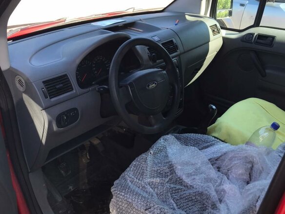 2004 Ford Transit Connect, красный, 280000 рублей - вид 10