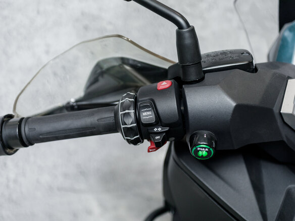 2021 BMW C 400 X, чёрный, 670000 рублей - вид 7