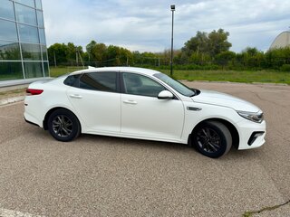 2020 Kia Optima IV Рестайлинг, белый, 1900000 рублей, вид 3