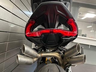 2023 MV Agusta Brutale 1000, чёрный, 3190000 рублей, вид 4