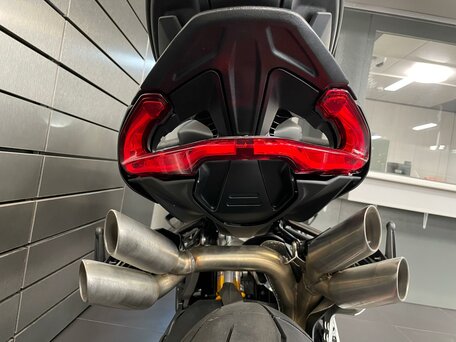 2023 MV Agusta Brutale 1000, чёрный, 3190000 рублей, вид 4