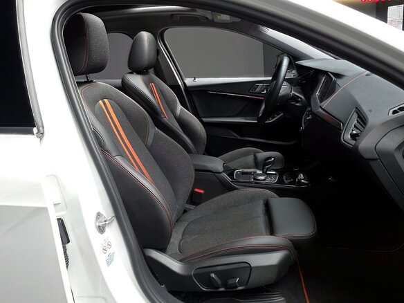 2020 BMW 1 серии 118d III (F40), белый, 2105000 рублей - вид 9