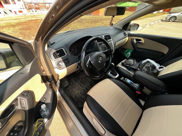 2015 Volkswagen Polo V Рестайлинг, бежевый, 1379000 рублей - вид 13