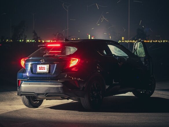 2019 Toyota C-HR I Рестайлинг, чёрный, 1877000 рублей - вид 5