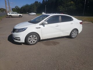 2016 Kia Rio III Рестайлинг, белый, 675000 рублей, вид 1