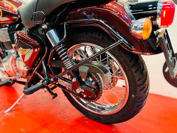 2026 Royal Enfield Bullet 350, красный, 461000 рублей - вид 12
