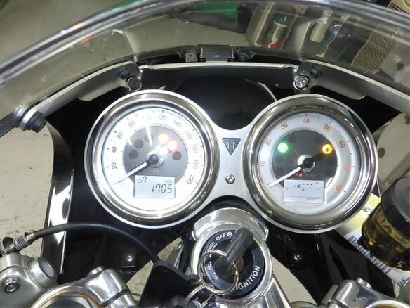 2021 Triumph Thruxton, чёрный, 1100000 рублей - вид 11