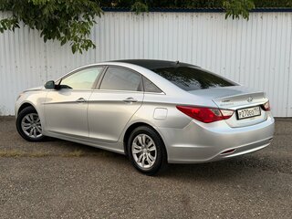 2010 Hyundai Sonata VI (YF), серебристый, 1110000 рублей, вид 5