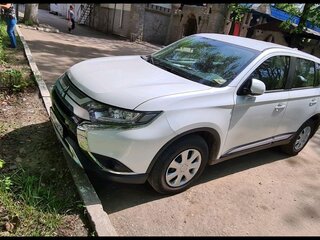 2020 Mitsubishi Outlander III Рестайлинг 3, белый, 2000000 рублей, вид 1