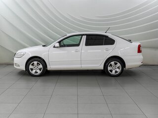 2012 Skoda Octavia II (A5) Рестайлинг, белый, 888000 рублей, вид 4