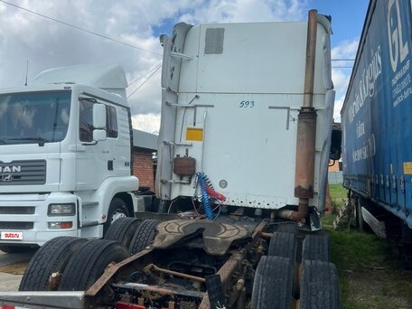 2000 Freightliner Columbia, белый, 700000 рублей, вид 2