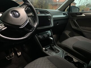 2018 Volkswagen Tiguan II, чёрный, 2700000 рублей, вид 4