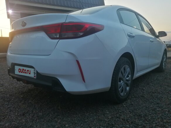2021 Kia Rio IV Рестайлинг, белый, 1400000 рублей - вид 6