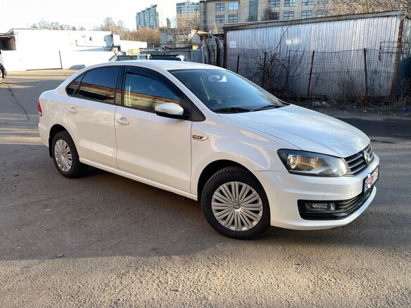 2018 Volkswagen Polo V Рестайлинг, белый, 1300000 рублей - вид 3