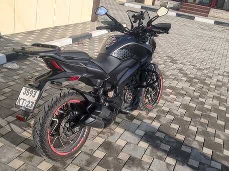 2023 Bajaj Dominar 400, чёрный, 465000 рублей, вид 2
