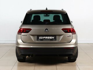 2017 Volkswagen Tiguan II, белый, 2350000 рублей, вид 4