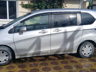 2009 Honda Freed I, серебристый, 1070000 рублей, вид 4