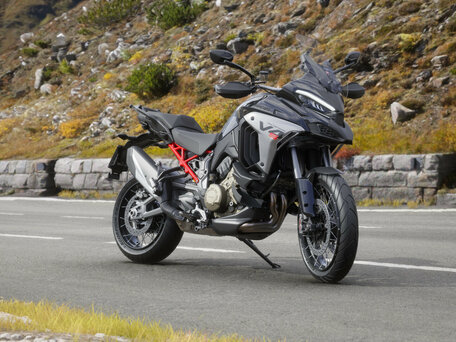 2026 Ducati Multistrada V4, чёрный, 3150000 рублей, вид 3