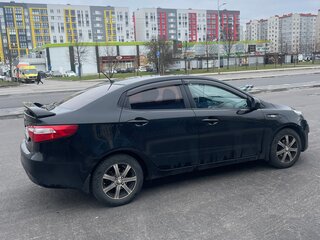 2013 Kia Rio 4-speed III, чёрный, 920000 рублей, вид 2