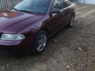 1995 Audi A4 I (B5), красный, 350000 рублей, вид 1