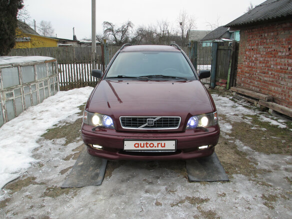 1998 Volvo V40 I, красный - вид 10