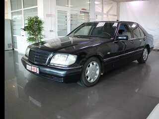 1995 Mercedes-Benz S-Класс 320 III (W140) Рестайлинг, чёрный, 1500000 рублей, вид 1