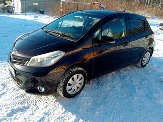 2013 Toyota Vitz III (XP130), фиолетовый, 940000 рублей, вид 1