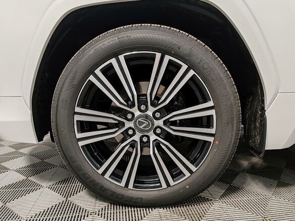 2026 Lexus LX 600 IV, белый, 21290000 рублей - вид 17