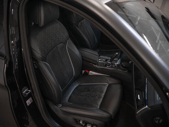 2019 BMW 5 серии M550i xDrive VII (G30/G31/G38), чёрный, 5990000 рублей - вид 11