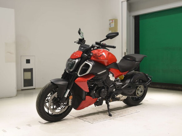 2024 Ducati Diavel V4, красный, 2950000 рублей - вид 3
