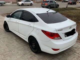 2013 Hyundai Solaris I, белый, 750000 рублей, вид 4