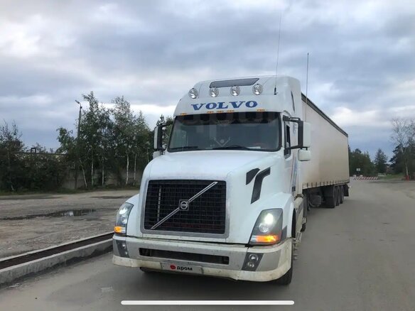 2003 Volvo VNL, белый, 2200000 рублей - вид 8