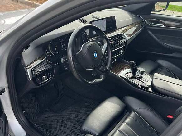 2017 BMW 5 серии 530i xDrive VII (G30/G31/G38), серебристый, 3150000 рублей - вид 7