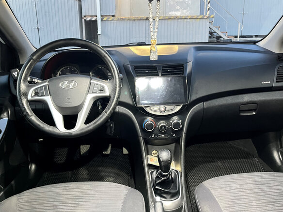 2015 Hyundai Solaris I Рестайлинг, белый, 1200000 рублей - вид 8