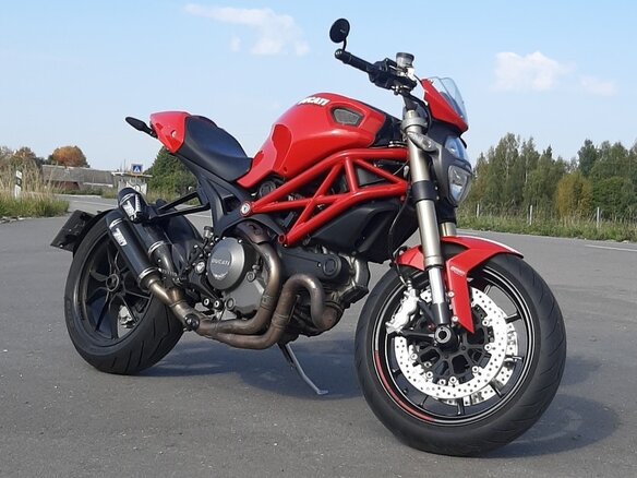 2011 Ducati Monster 1100, красный