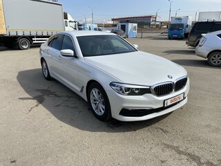 2018 BMW 5 серии 520i VII (G30/G31/G38), белый, 3000000 рублей, вид 4