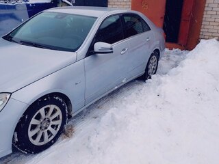 2009 Mercedes-Benz E-Класс 350 IV (W212, S212, C207), серебристый, 1180000 рублей, вид 3