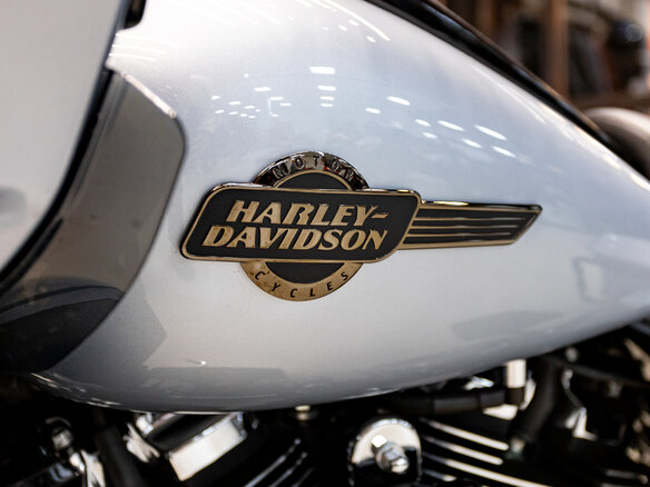 2023 Harley-Davidson Road Glide Limited, серебристый, 3150000 рублей - вид 10