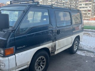 1989 Mitsubishi Delica III, серебристый, 900000 рублей, вид 4