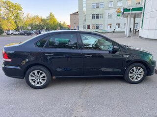 2016 Volkswagen Polo V Рестайлинг, чёрный, 1000000 рублей, вид 2