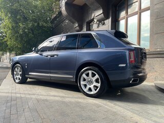 2021 Rolls-Royce Cullinan I (Series I), синий, 35000000 рублей, вид 4