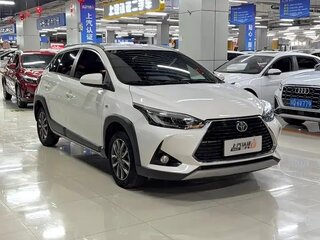 2022 Toyota Yaris L X XP150 Рестайлинг, белый, 1350000 рублей, вид 2