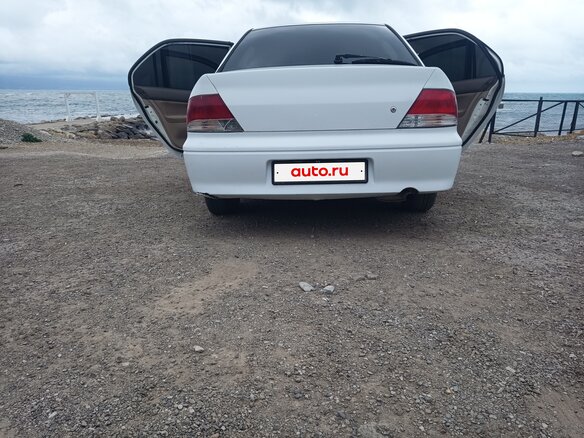 2001 Mitsubishi Lancer Cedia IX, белый, 340000 рублей - вид 3