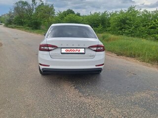 2020 Skoda Octavia III (A7) Рестайлинг, белый, 1950000 рублей, вид 4