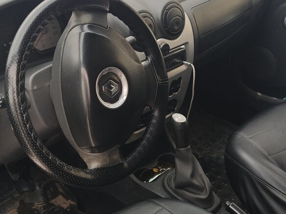 2011 Renault Logan I Рестайлинг, бежевый - вид 2