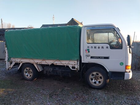 1996 Nissan Atlas, белый, 1350000 рублей, вид 3
