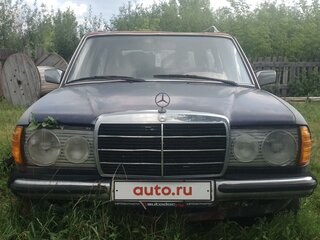 1982 Mercedes-Benz W123 200 4-speed, красный, 270000 рублей, вид 1