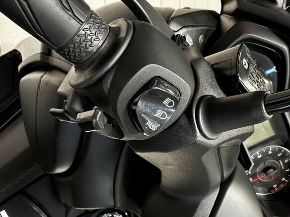 2019 Yamaha XMAX, чёрный - вид 12